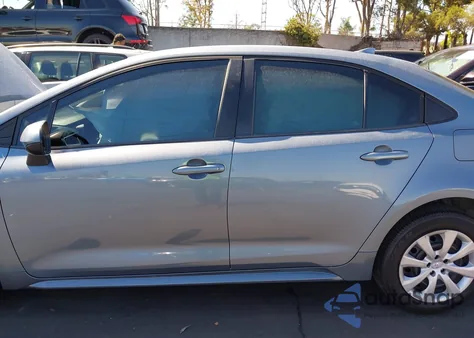 2020 Toyota Corolla Le z USA, uszkodzony, nr VIN 5YFEPRAEXLP116879